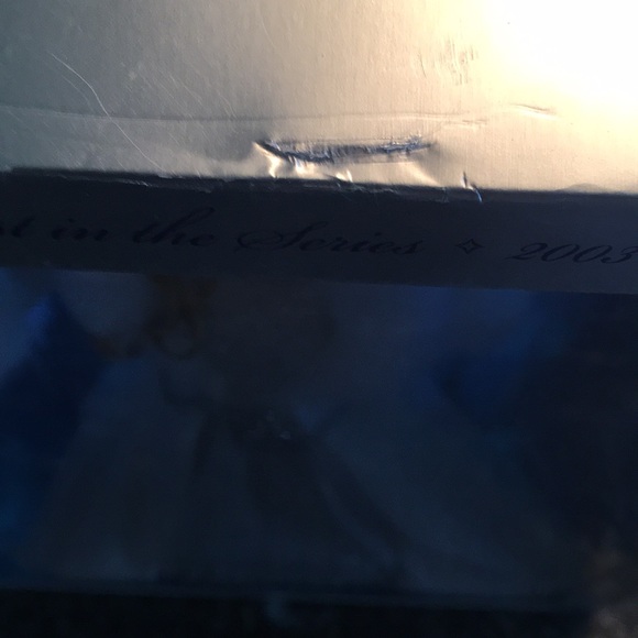 Winter Fantasy Barbie 2003 - Picture 5 of 5